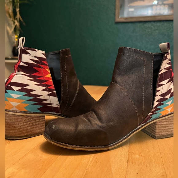 Leather Aztec booties size 7 - Picture 2 of 5